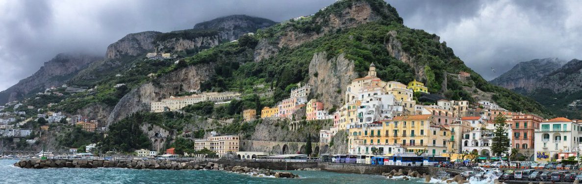 Caminata por la costa de Amalfi etapa 2 Vista desde el embarcadero a Amafli y Pogerola