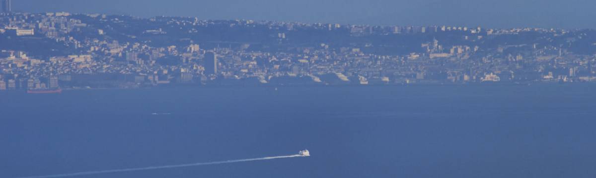 Servicio de ferry de la costa de Amalfi y Sorrento a Nápoles