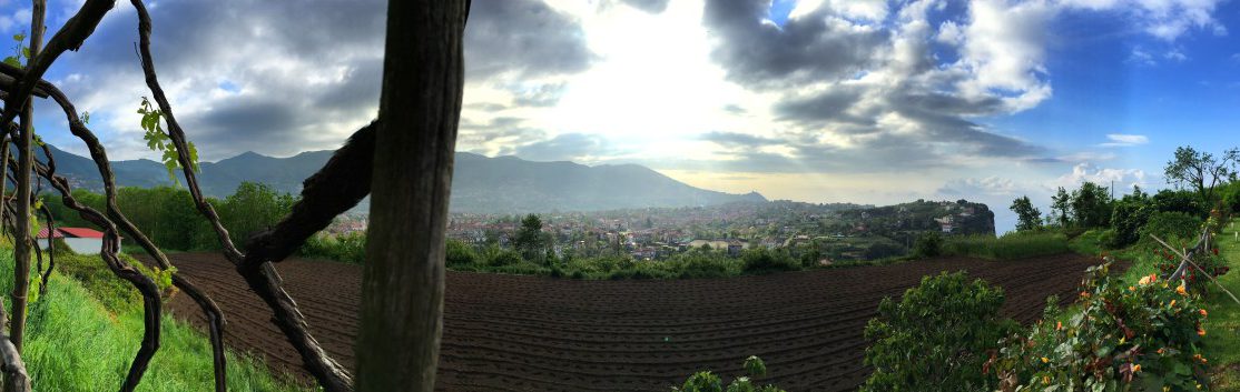 Amalfiküsten Wanderweg Etappe 3 Ausblick von Bomerano auf die Hochebene von San Lazzaro