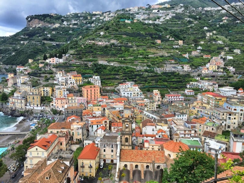 Amalfiküstenwandern Etappe 2 Blick auf Minori und im Hintergrund Ravello