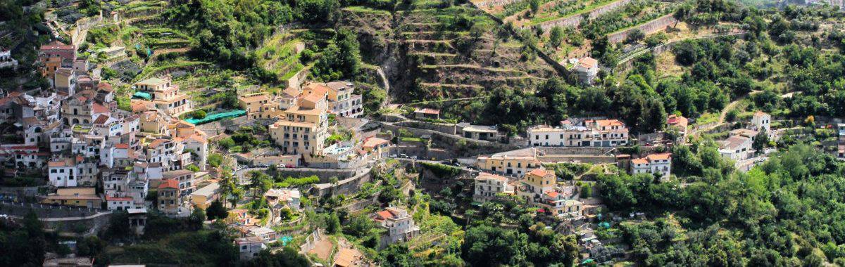 Sentier de randonnée d'Amalfi Tronçon 1 Vue arrière d'Albori