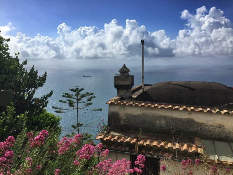 Sentier de randonnée d'Amalfi Tronçon1 Vue de Raito sur la mer