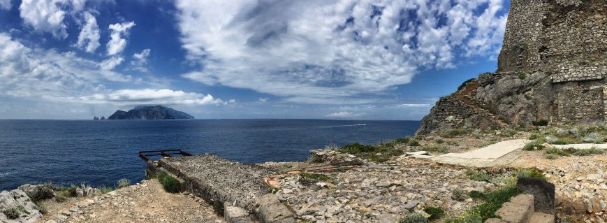 Le CAI 300 se termine au phare de la Punta Campanella Tronçon 6