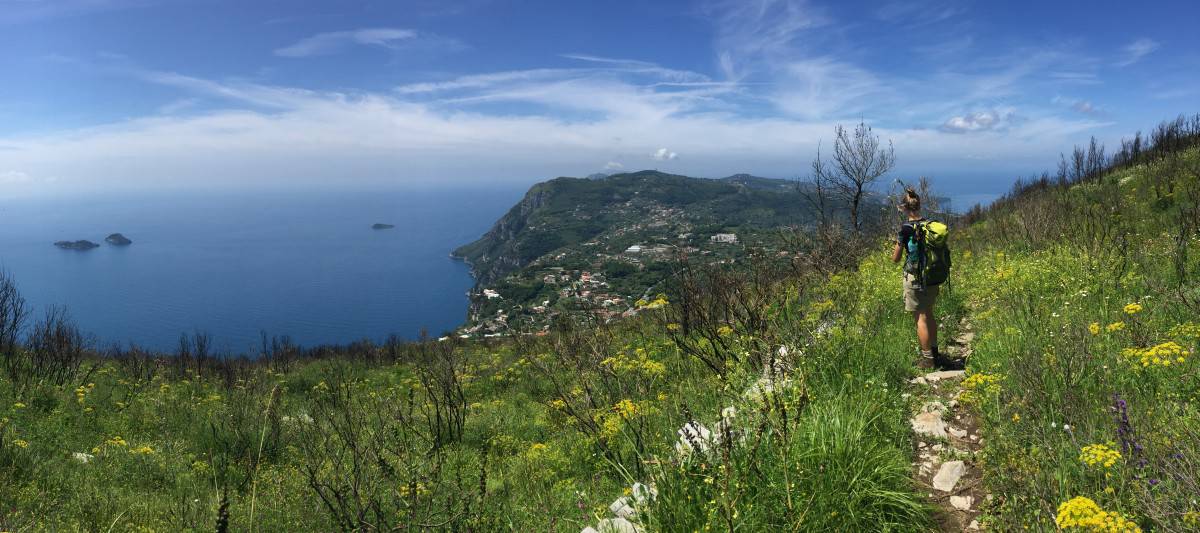 Um pequeno passeio extra, por favor Curta caminhada até o Monte Vico Alvano