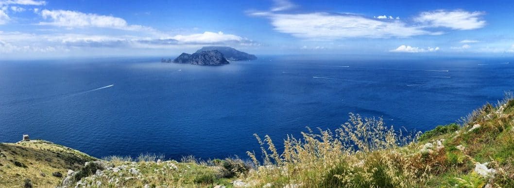 Prospettiva irreale sul CAI 300 Veduta di Capri dall'alto Tappa 6