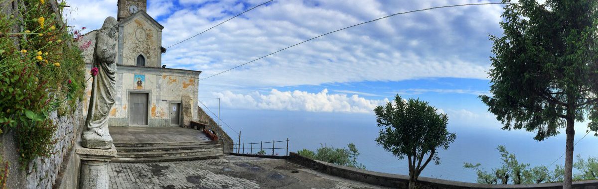 Wandern entlang der Amalfiküste Etappe 3 Viele pittoreske Kirchen und Kapellen entlang des Wegs