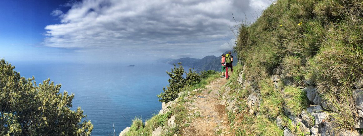 Facendo un'escursione da Bomerano via Nocelle a Positano il panorama è un compagno costante del cammino