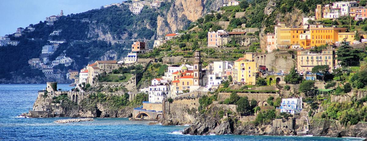 Ruta de senderismo por la Costa Amalfitana Etapa 2 Vista del destino intermedio de hoy, Atrani